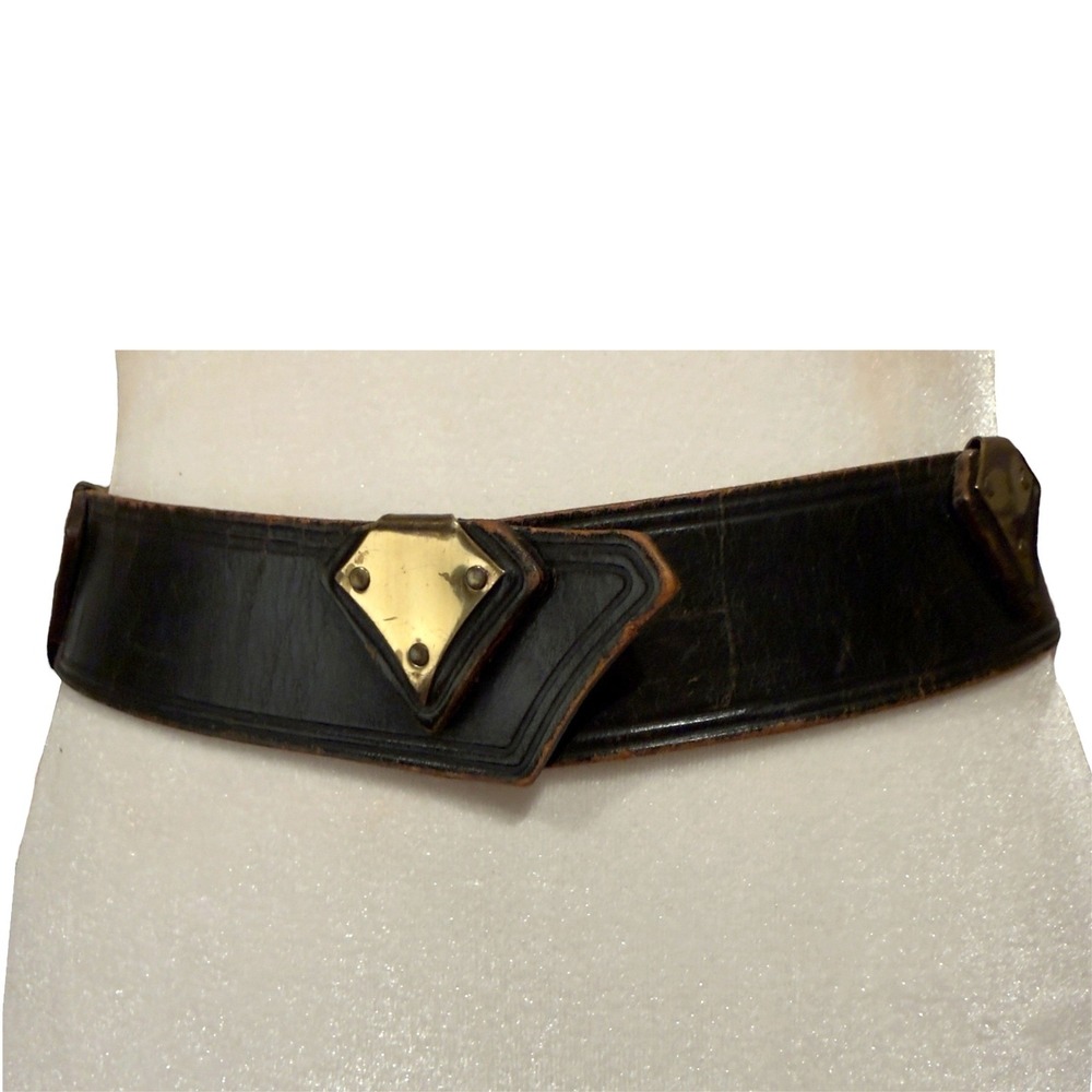 Vintage Calderon Handmade Leather Contour Belt Brass‎ Studded Curved Waist 26